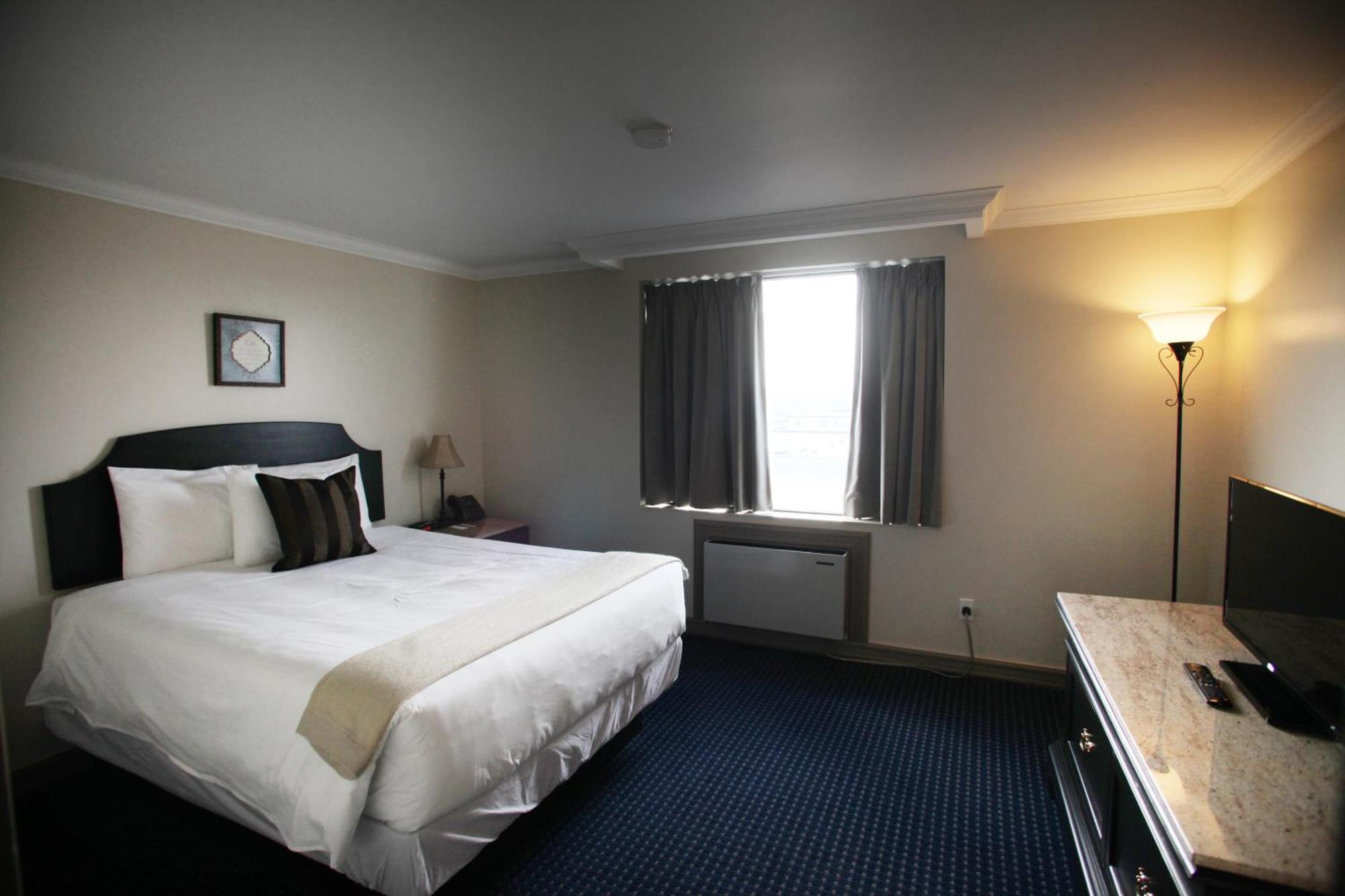 Executive Queen Suite
